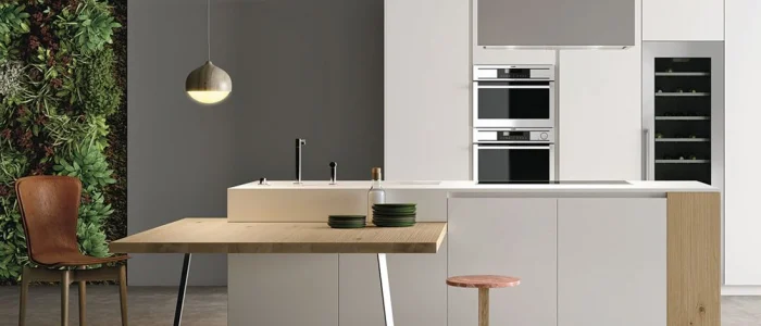 cuisine blanche avec mur vegetal doimo cucine